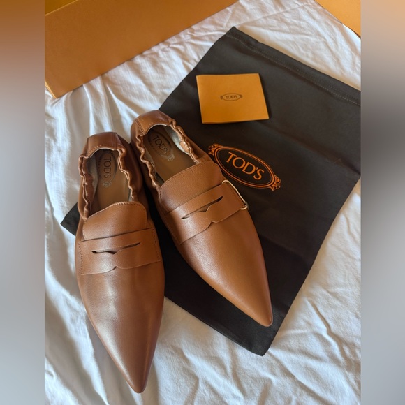 TOD'S Tan Leather Pointed Penny Loafers